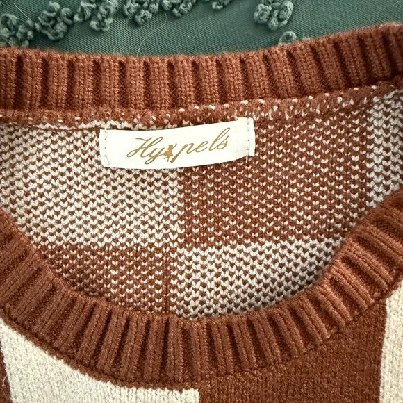 Checkered Sweater Vest - Picture 3 of 3